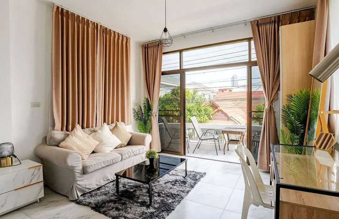 Liwei Cozy Pool Villa Pattaya